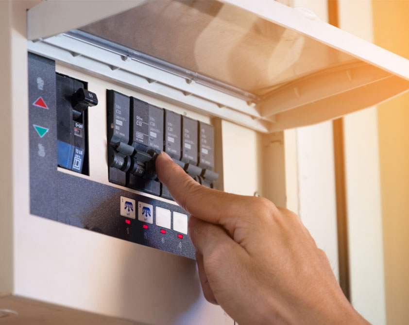Mga tampok ng isang circuit breaker.